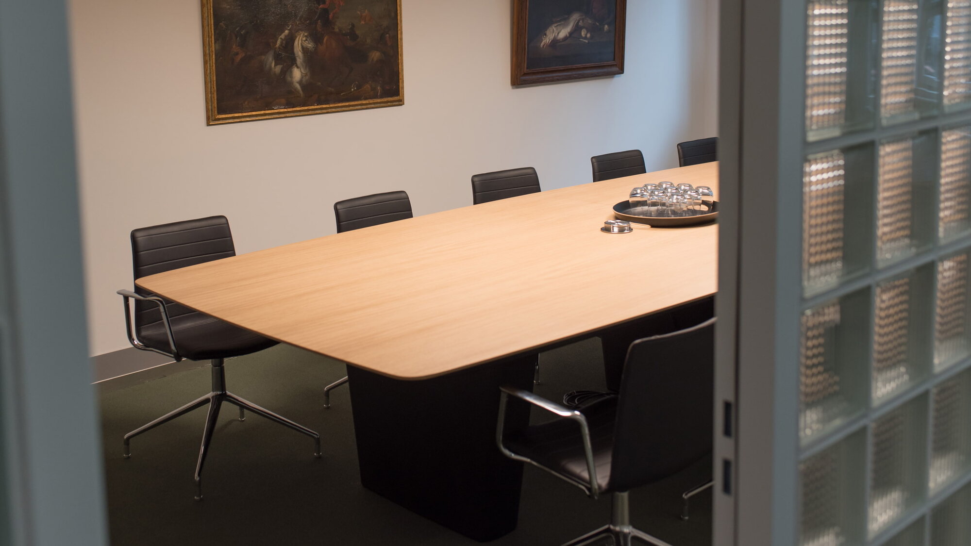 Externe Geschäftsleitung in Zürich – Besprechungsraum der Kanzlei Unser Sitzungszimmer für externe Geschäftsführung von Verbänden in Zürich